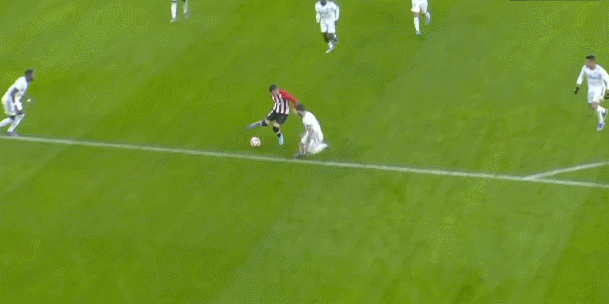 在对阵马竞的比赛中，巴萨球迷打出横幅表达对阿劳霍的支持