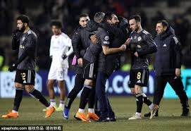 我就是你坚强的后盾 锡安闪现篮下飞身不扣势大力沉